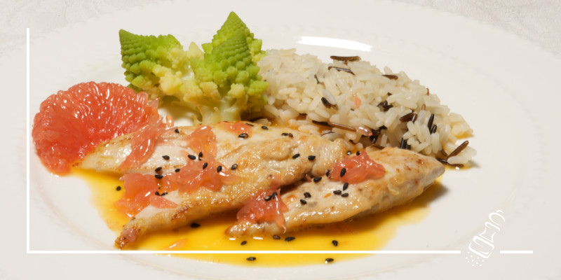 pouletfilets an grapefruitsauce mit sesam